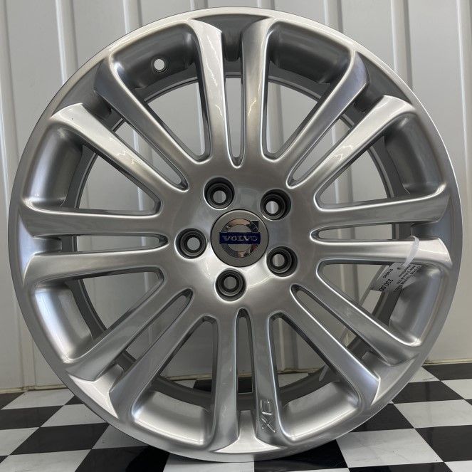 18 5/108 7.5J ET49 DIA67.1 WSP Volvo W1250 HyperSilver