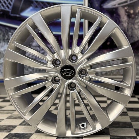 18 5/114.3 7.5J ET45 DIA67.1 HY-137 HS HY