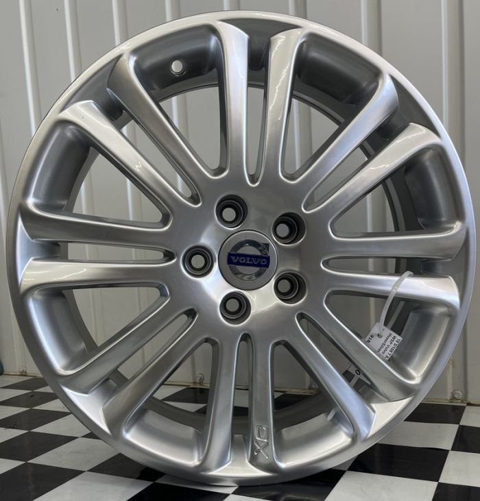 18 5/108 7.5J ET49 DIA67.1 WSP Volvo W1250 HyperSilver
