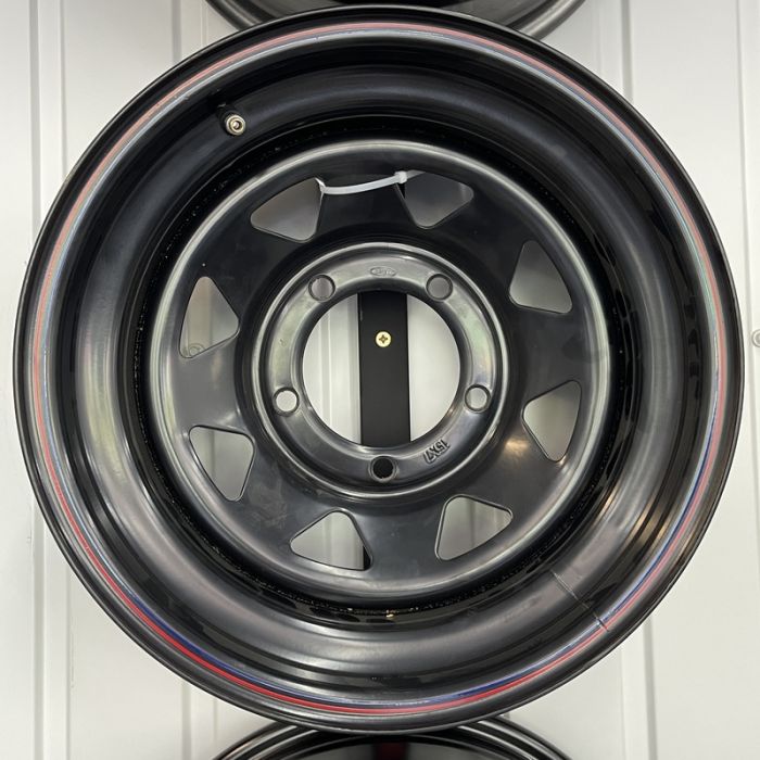 15 5/139.7 7.0J ET-20 DIA110 чорний з червоним обідком (Китай)