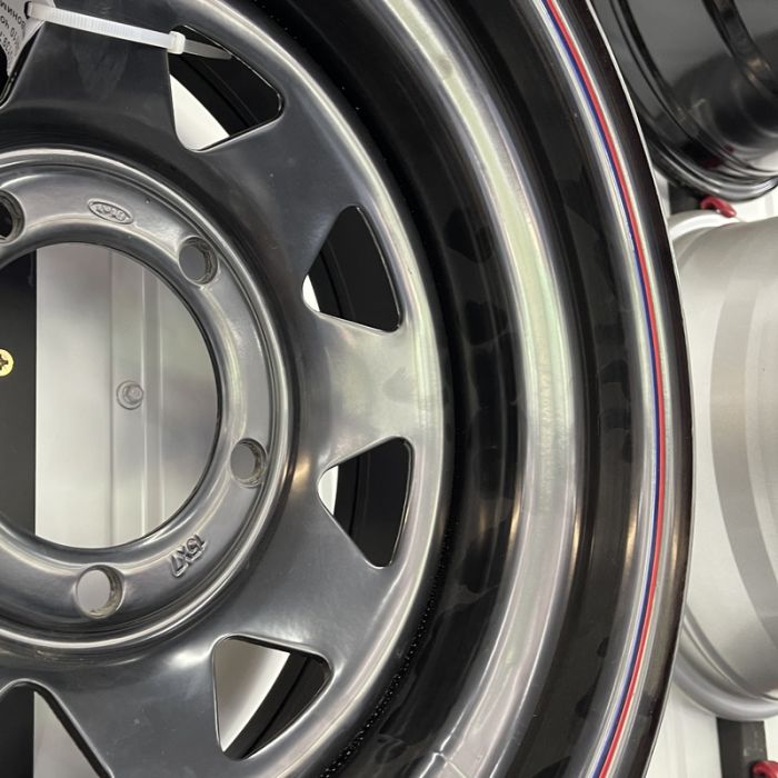 15 5/139.7 7.0J ET-20 DIA110 чорний з червоним обідком (Китай)